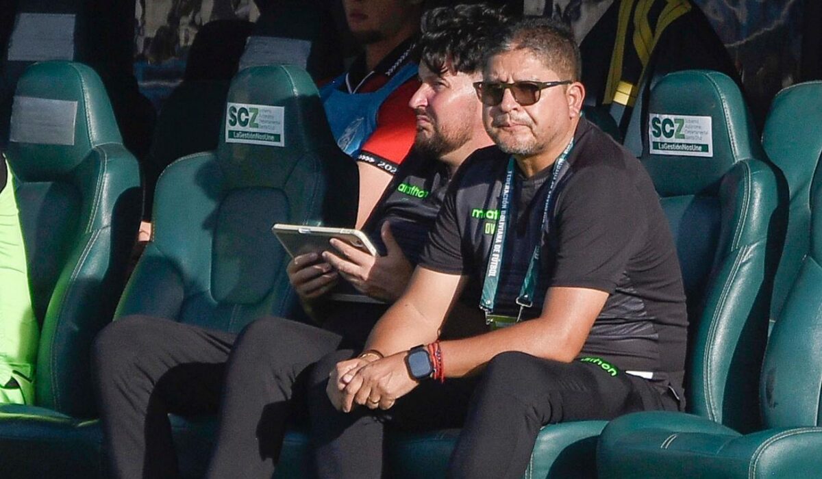 Óscar Villegas enfrenta un futuro incierto tras las derrotas de Bolivia