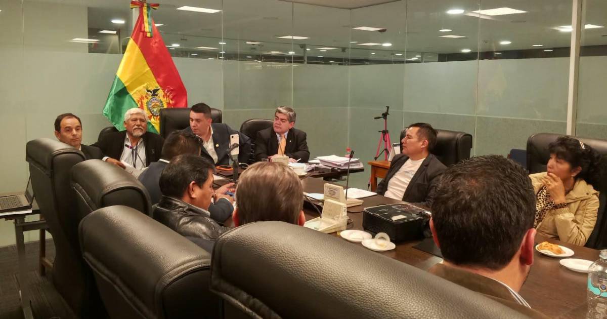 Aprobación de crédito del Banco Mundial para programas sociales en Bolivia