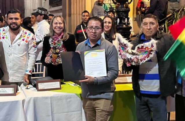 Representantes de Oruro participan en encuentro de artesanos en México