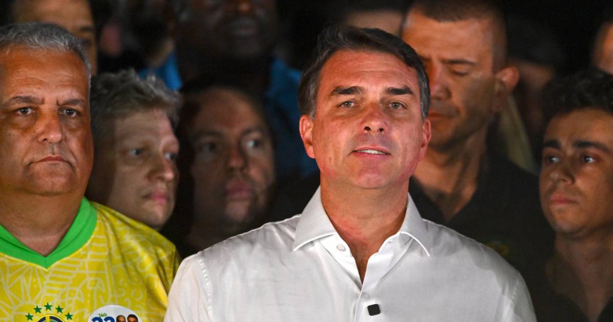 Flávio Bolsonaro se autoproclama presidente de Brasil desde Miami