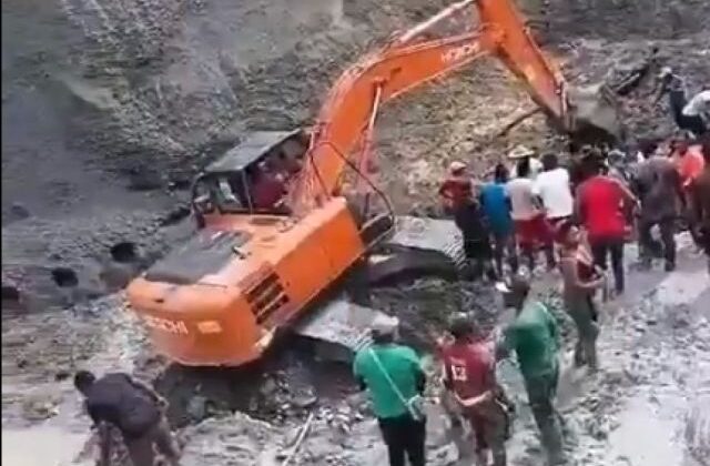 Aumentan a 14 las víctimas por deslizamiento en mina de Colombia