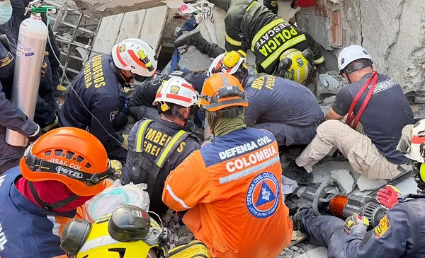Aparece con vida mujer atrapada en edificio colapsado en Pereira