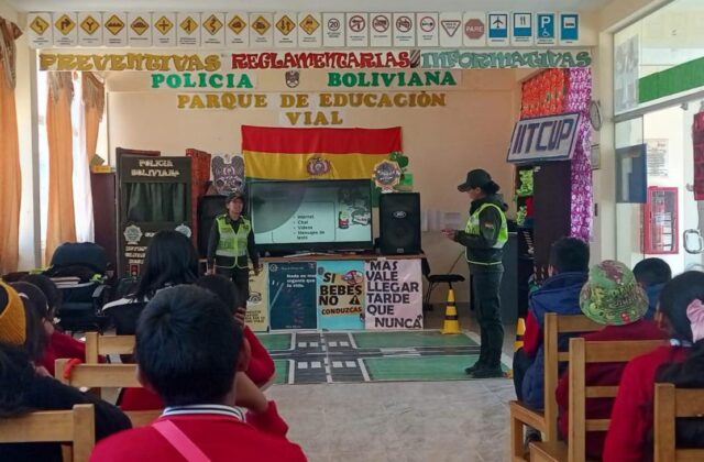 Capacitación en seguridad vial para escolares en Oruro