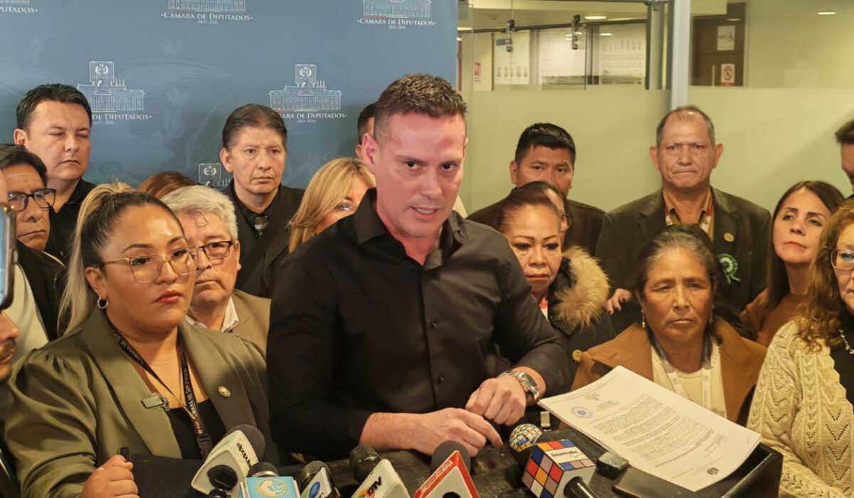 Rafael López reafirma su liderazgo en la bancada de la alianza Libre