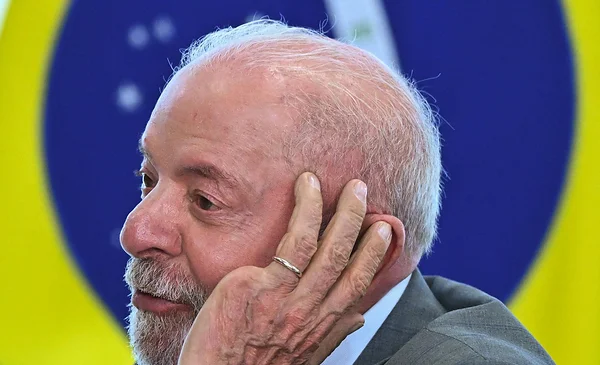 La historia detrás de la mano izquierda de Lula da Silva