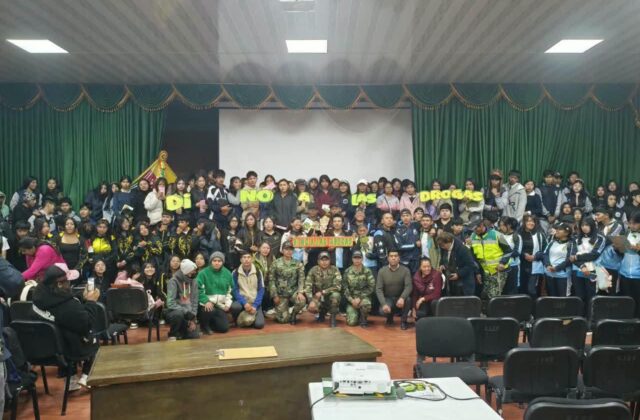 Jornadas de prevención de drogas en Huanuni para estudiantes