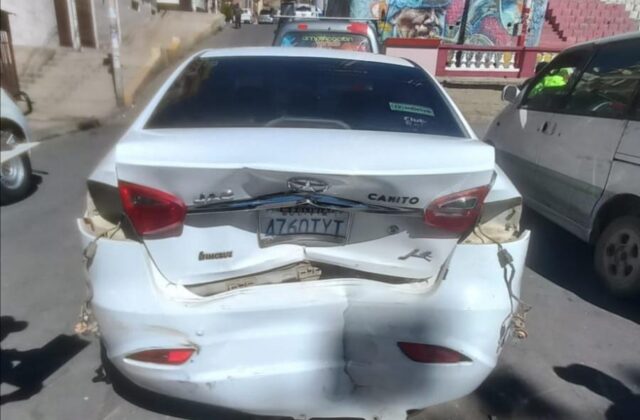 Accidente múltiple en Oruro involucra a cinco vehículos
