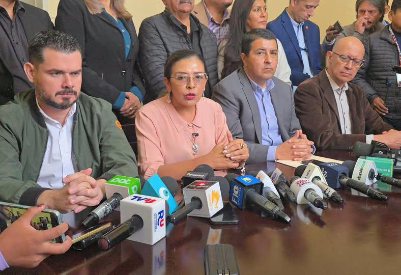 Unidad designa nueva jefatura en el Senado y se prepara para negociaciones