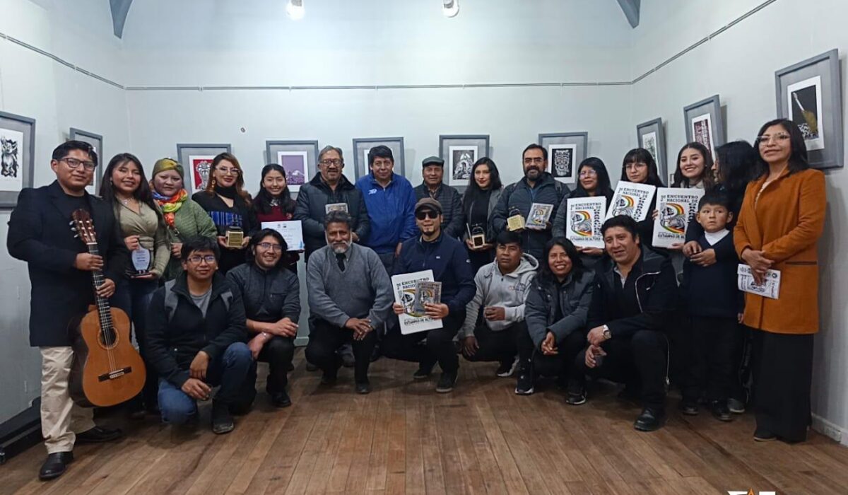 La exposición ‘Estampas de Altura’ exhibe la diversidad del grabado boliviano en Oruro