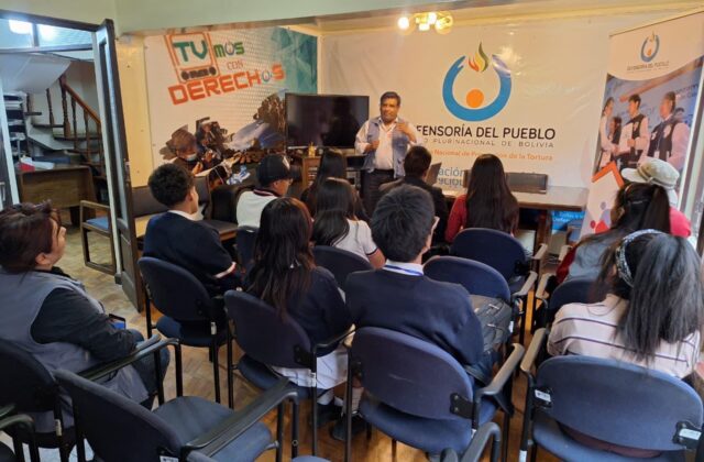 Talleres de prevención de trata de personas para jóvenes en Oruro