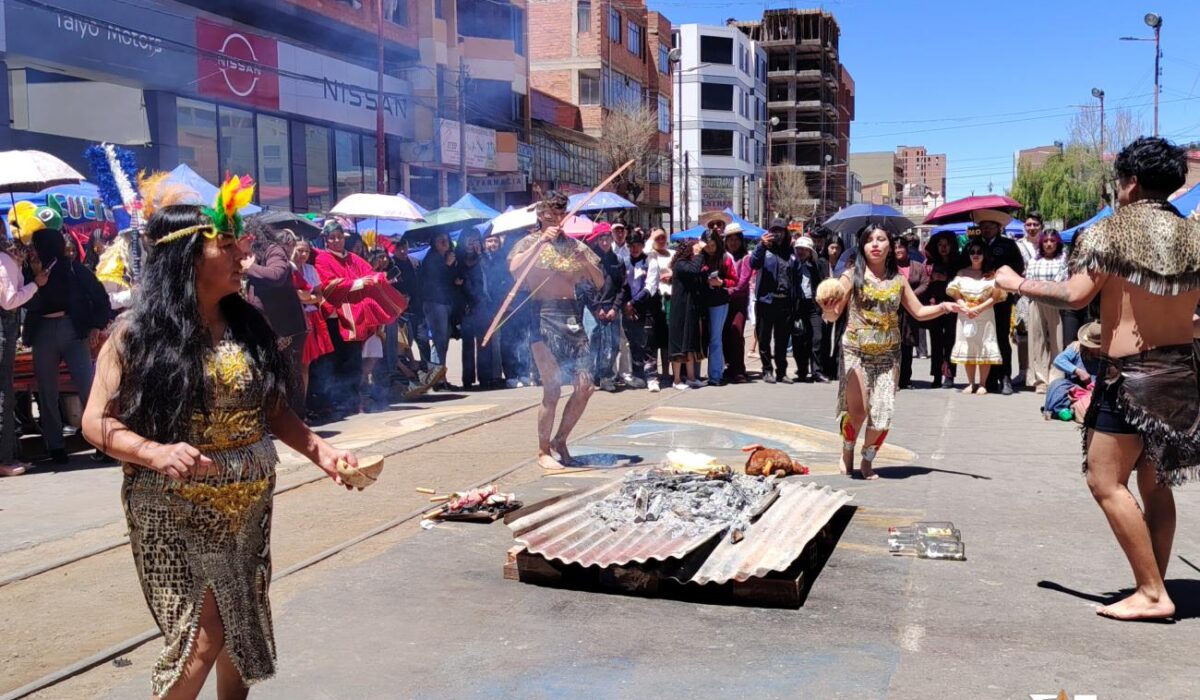 Feria de Pluralismo Jurídico en la UTO: Celebrando la Diversidad Cultural Boliviana