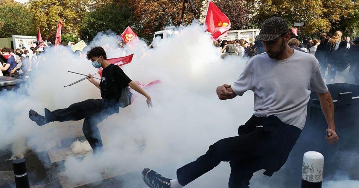 Estudiantes franceses protestan por la crisis educativa