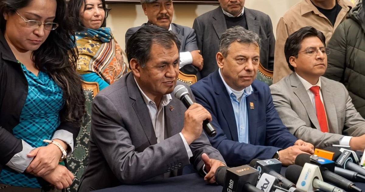 Víctor Quispe asume la jefatura de bancada del PDC en el Senado