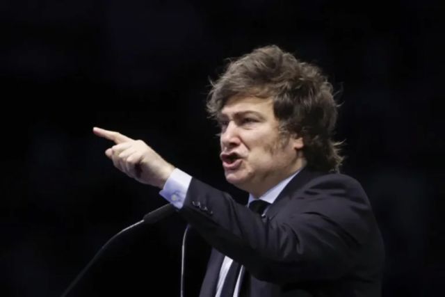Milei intensifica críticas hacia Lula tras elecciones en Brasil