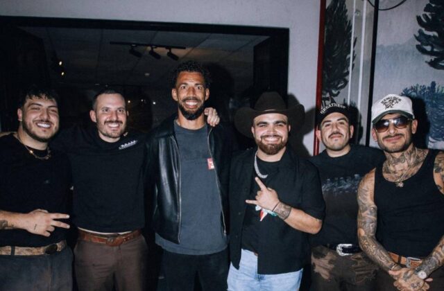 Vozinha hace una aparición sorpresiva en el concierto de Grupo Frontera en Chile