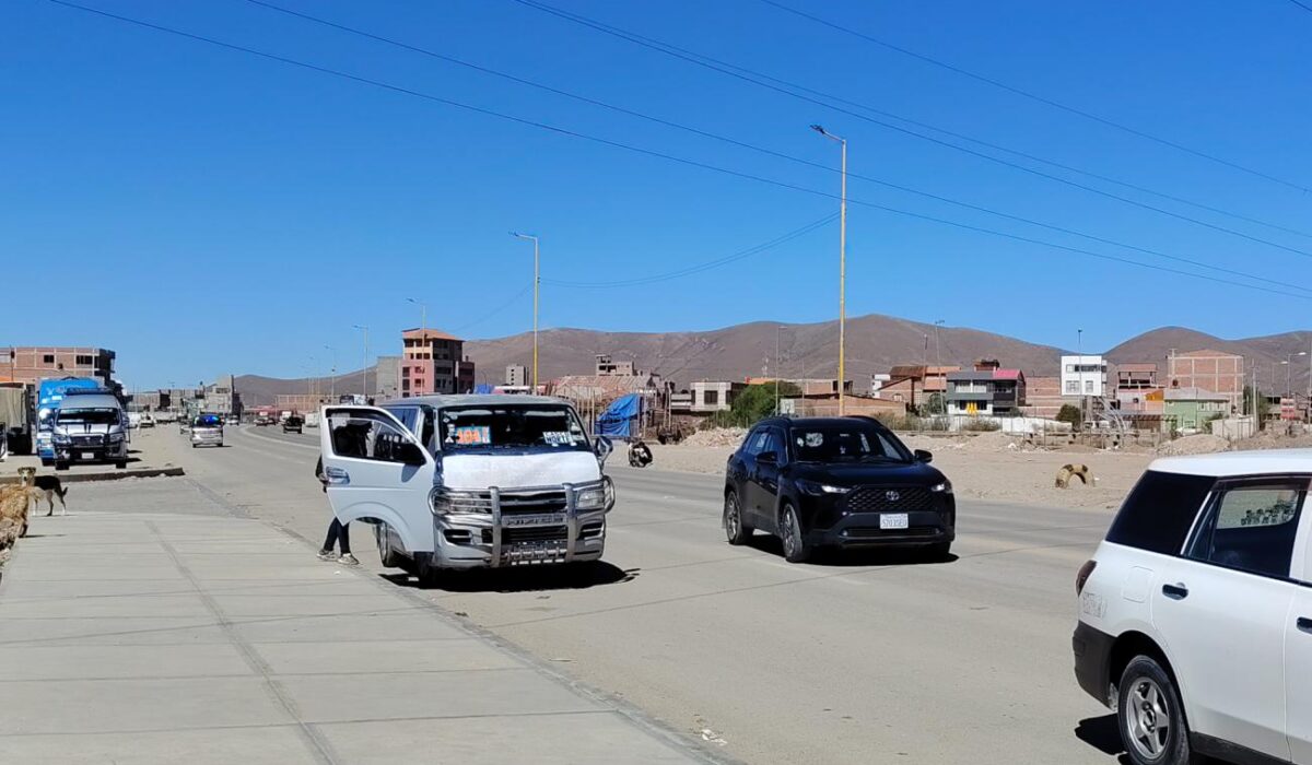 Oruro sin transporte público: reclamos del sector afectan a la población
