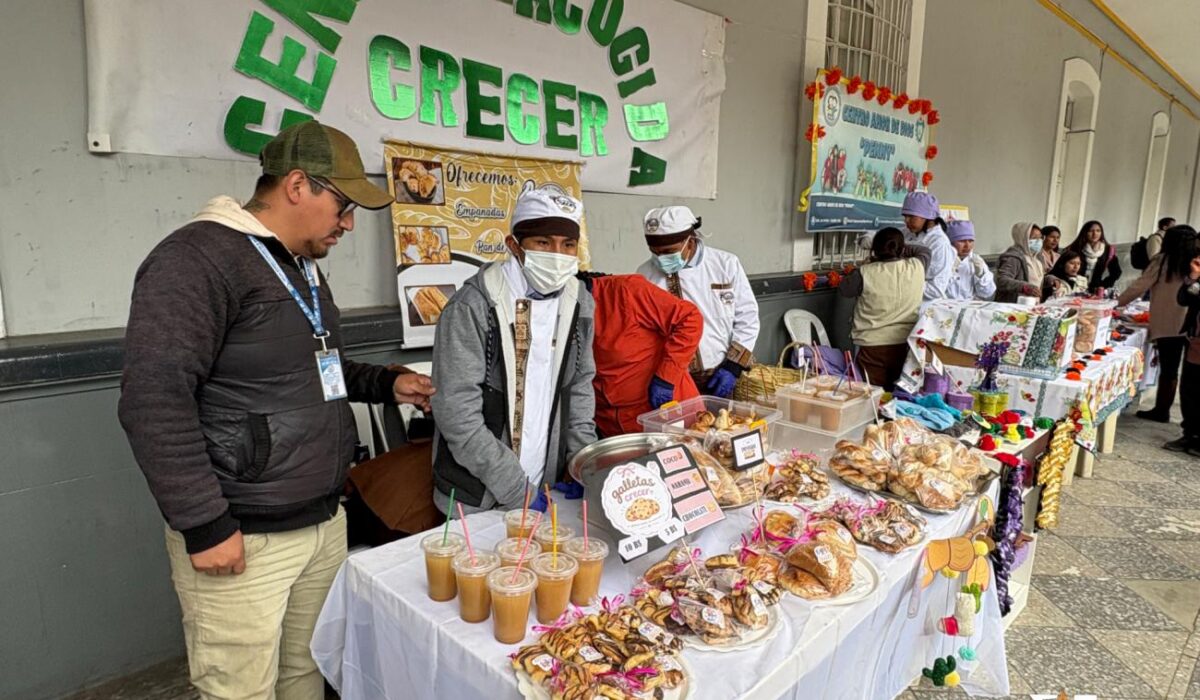 Primera Feria Productiva en Oruro Promueve el Emprendimiento Juvenil