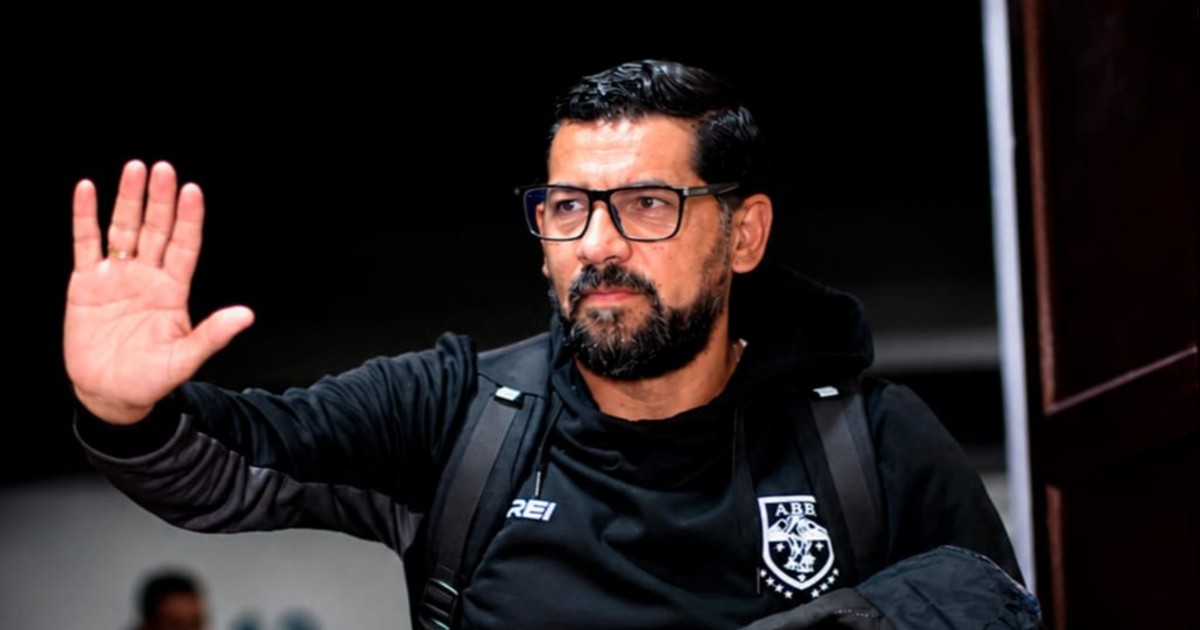 ABB prescinde de Walter Flores como entrenador