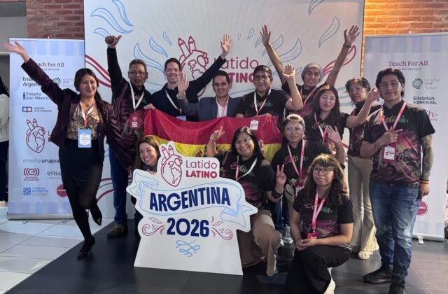 Docentes de Oruro participan en foro educativo en Buenos Aires