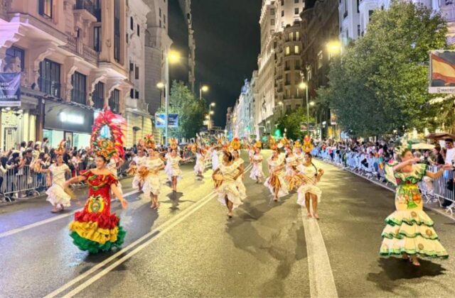 Bolivia brilla en Madrid con su cultura durante la Cabalgata de la Hispanidad