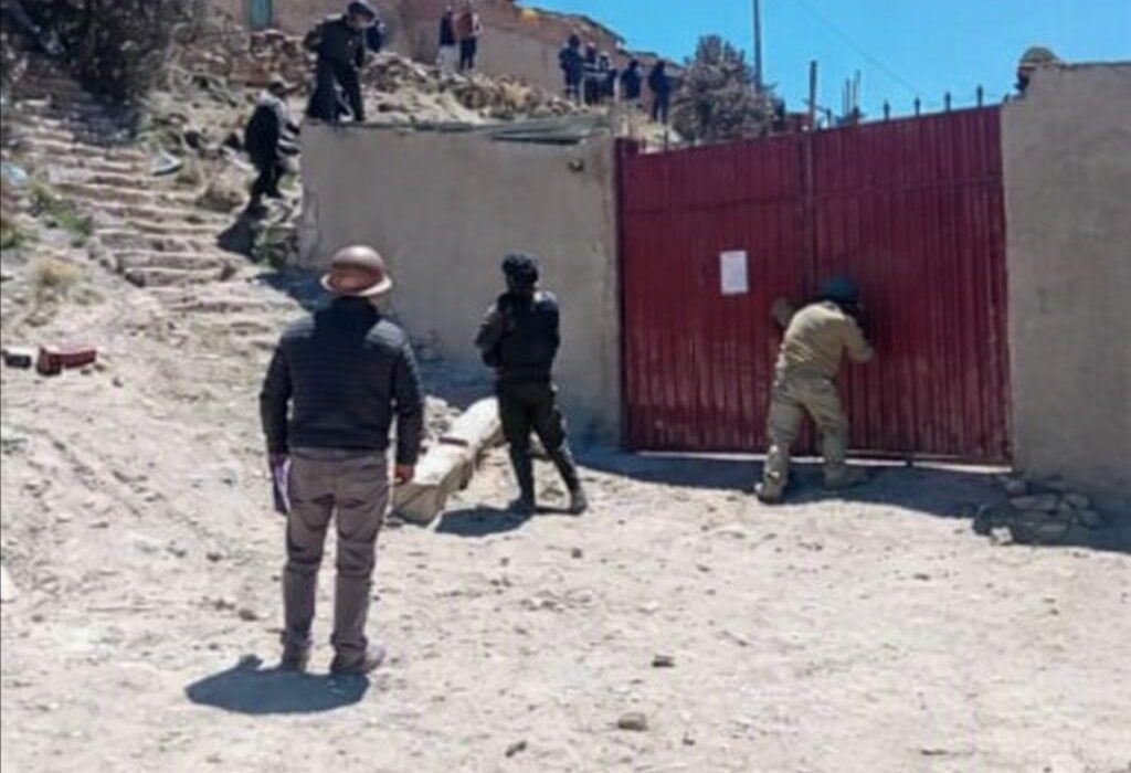 Desmantelan depósitos clandestinos con mineral robado en Huanuni