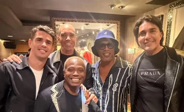Marcelo Martins se reencuentra con íconos del fútbol brasileño
