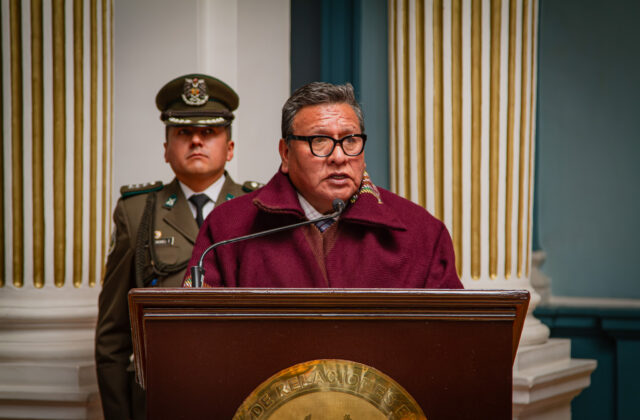 Huanca coordina visita de Kast a Bolivia para abordar caso de madera incautada