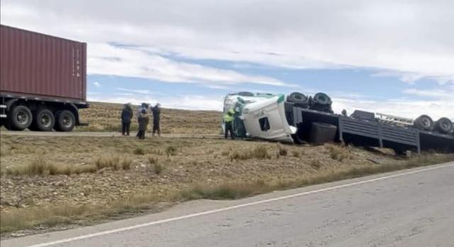 Accidente de camión en la carretera Oruro-La Paz