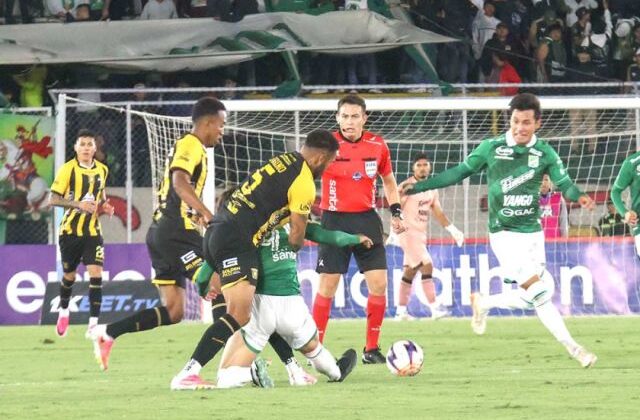 Victoria clave del Oriente Petrolero ante The Strongest