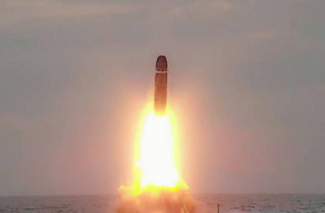 Francia efectúa primer lanzamiento de misil nuclear intercontinental desde un submarino