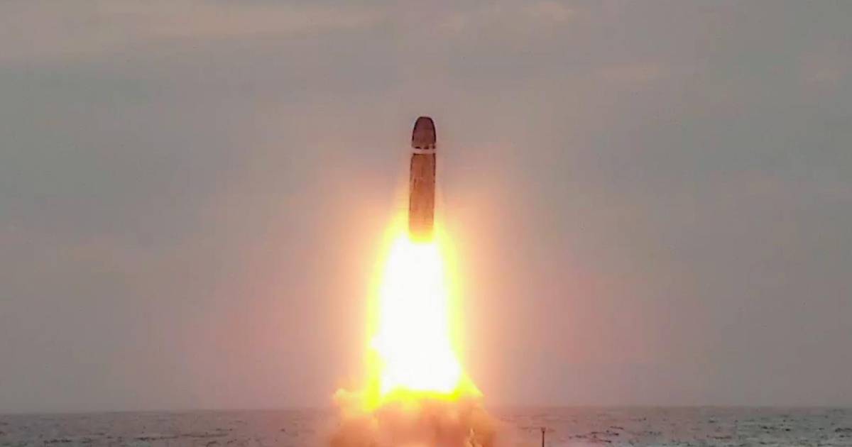 Francia efectúa primer lanzamiento de misil nuclear intercontinental desde un submarino