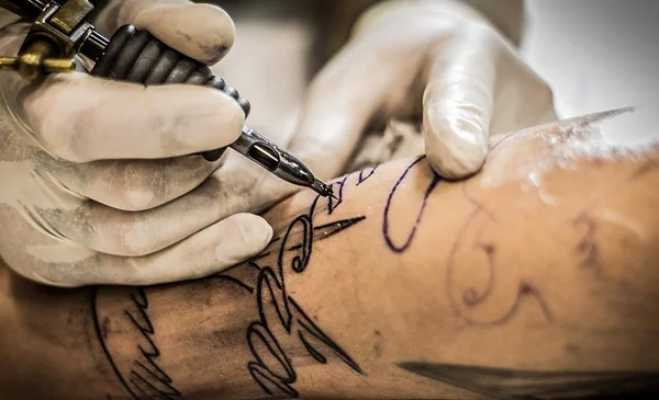 Investigación revela causas de la muerte de Yenifer García durante tatuaje