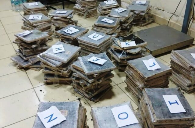 Descubren más de 300 kilos de droga en baldosas volcánicas
