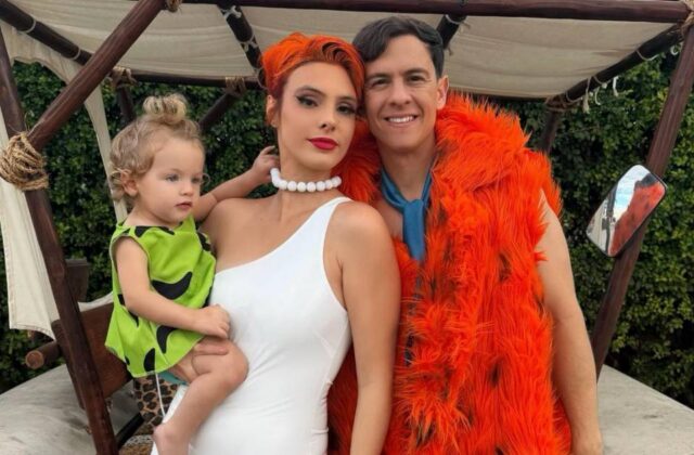 Guaynaa y Lele Pons celebran Halloween al estilo de ‘Los Picapiedras’