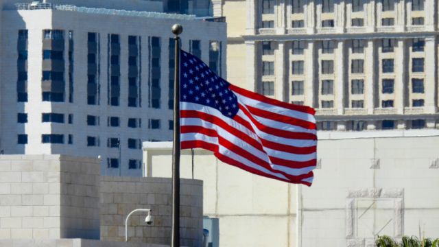EE.UU. evacúa a diplomáticos en Oriente Medio ante tensiones crecientes