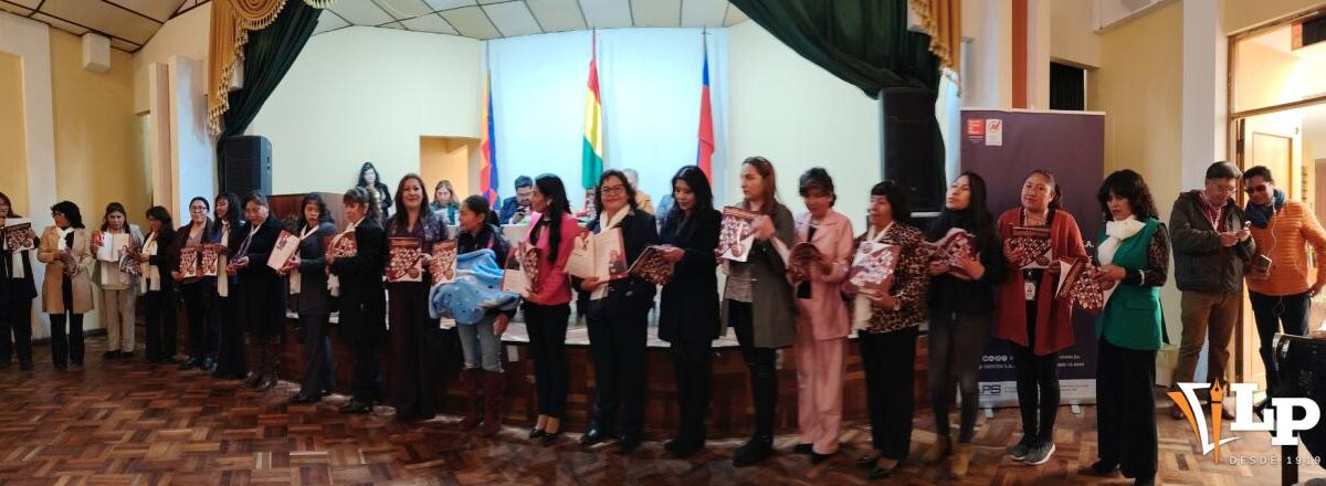 Lanzamiento de la revista ‘Semblanzas’ en Oruro: homenaje a las comunicadoras