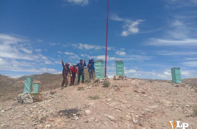 Jornada de limpieza en cerro Pie de Gallo ante el izado de la bandera de Oruro