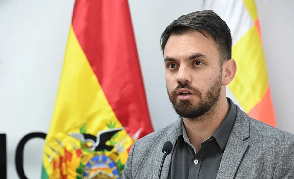 Allanamiento en la vivienda de Del Castillo mientras la búsqueda avanza