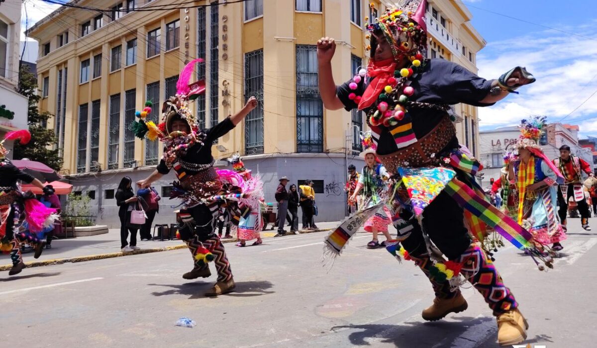 La UTO recibe reconocimiento por su aporte cultural en Oruro