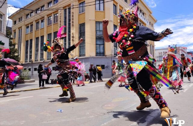 La UTO recibe reconocimiento por su aporte cultural en Oruro