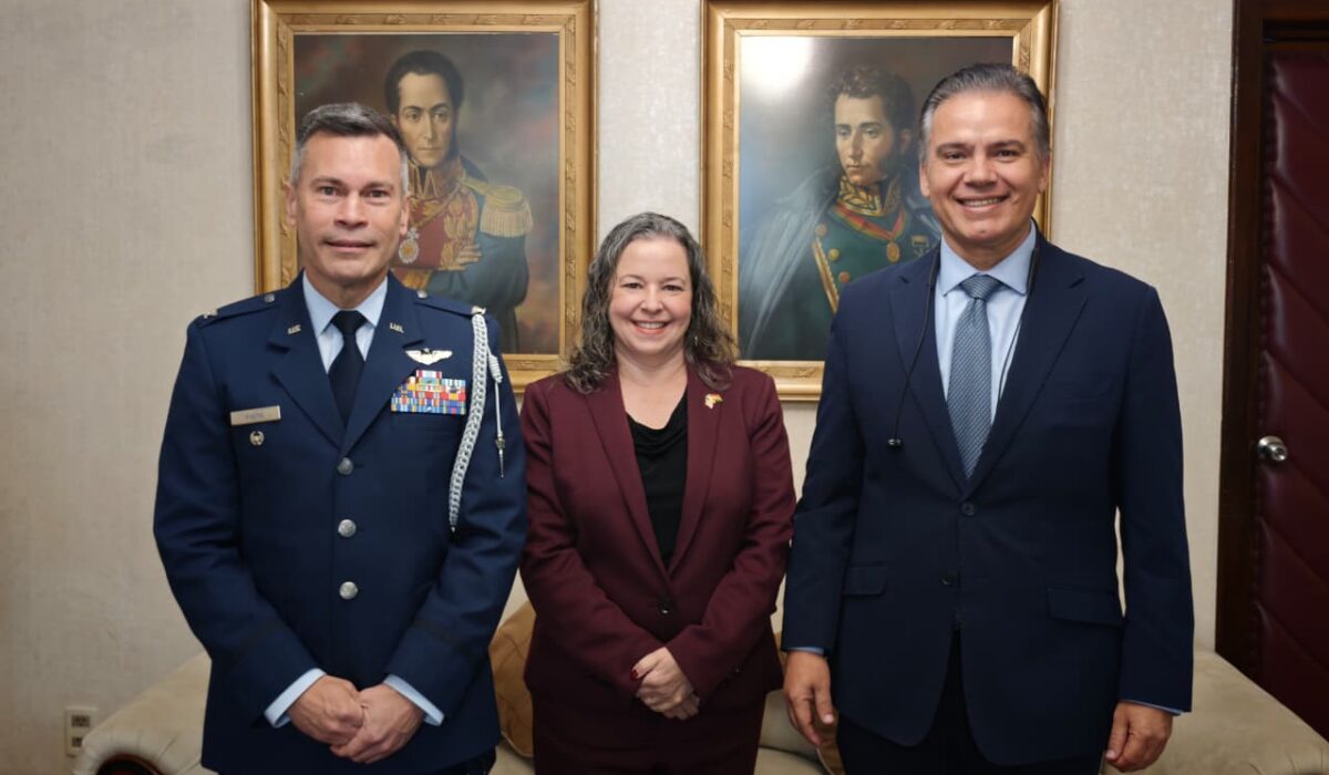 Reunión entre el Ministro de Defensa y la Embajada de EE.UU. para fortalecer la cooperación en seguridad
