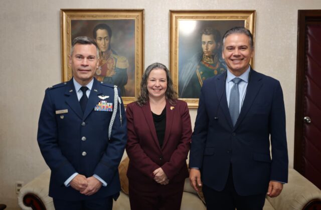 Reunión entre el Ministro de Defensa y la Embajada de EE.UU. para fortalecer la cooperación en seguridad