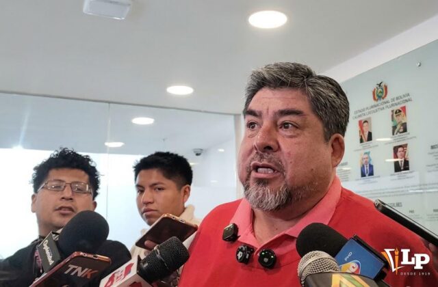Zegarra defiende la autonomía parlamentaria ante acusaciones de Quiroga