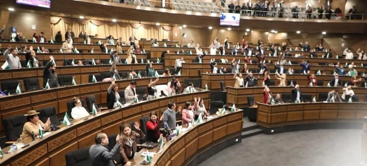 Legisladores critican la gestión del presidente Rodrigo Paz en su ausencia